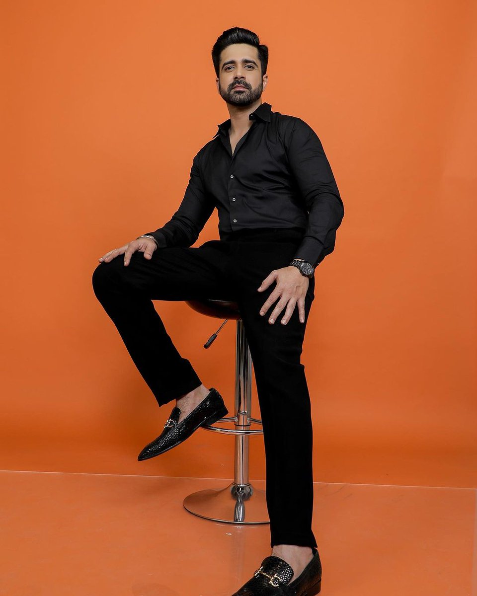 Dressed to impress, our #Herono1 in black suit redefine 'swag' ! Ready to steal hearts and the spotlight 🖤🎬

#AvinashSachdev #AvinashVijaySachdev #AVS #Sachkadev #Avinashinbiggboss #Avinashinbbott #Biggbossott #Avinashkipaltan #lionofthejungle