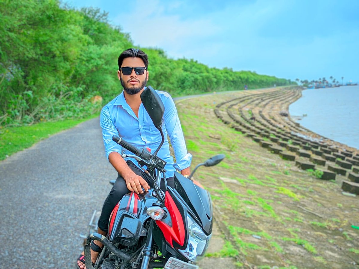 Saifulislamrkb's tweet photo. মেঘনা নদীর পাড়ে বসে মুক্ত বাতাসে বসে থাকার অন্য রকম অনুভূতি https://t.co/5vkl1rz4G9