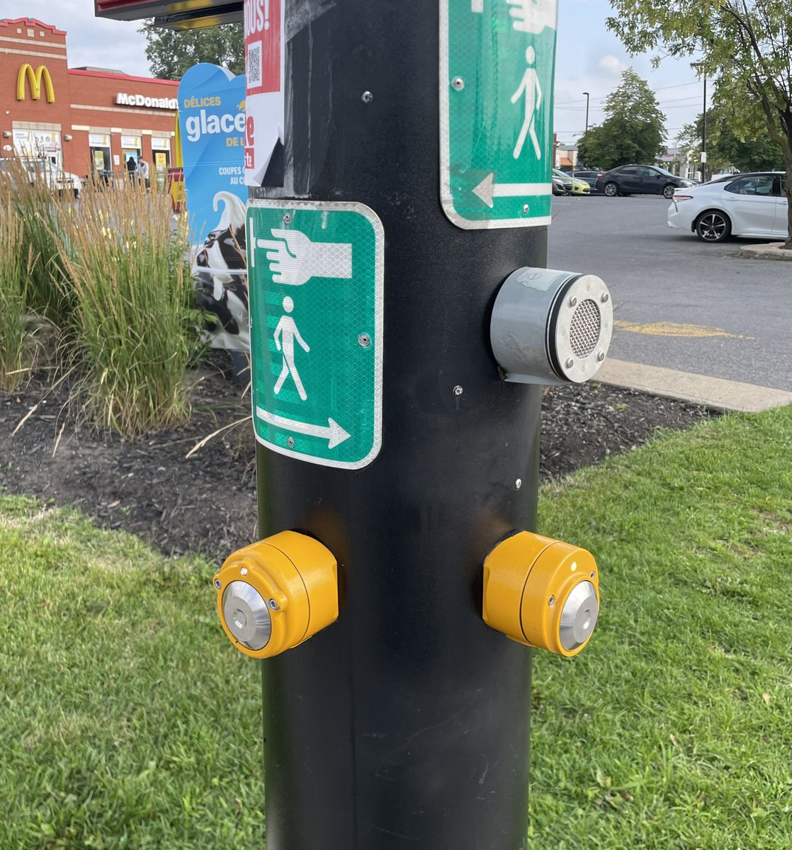 Taintin's tweet photo. Fais ta part pour la mobilité, pèse toujours sur les 2 boutons. 😇 https://t.co/CZE6ssIAef