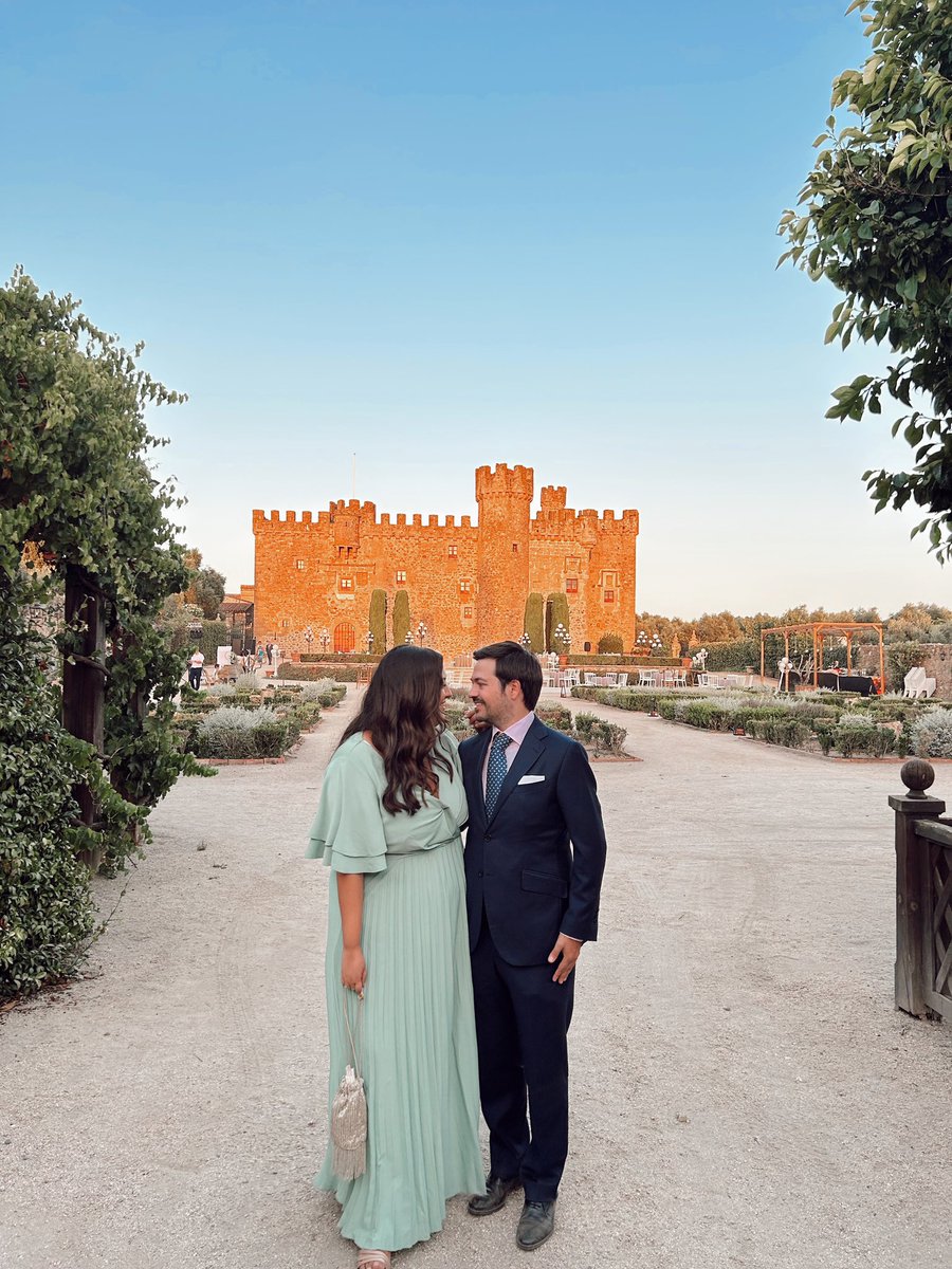 estergonzalez16's tweet photo. Boda Noelia &amp; Antonio💒💍
#DCACCIV💙🐜 https://t.co/DNG1wFRrnr