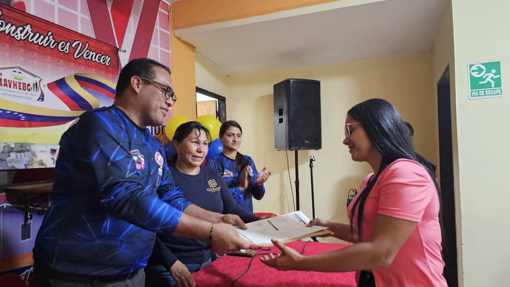 #SEPA🔴Iavhebg otorgó documentación a beneficiarios del Plan Titula Tu Vivienda en Roscio

Más información⬇️
👁‍🗨tinyurl.com/mr46fk5a

#Guárico
#NicolásNoArruga
#GuáricoDeProgresoYFuturo