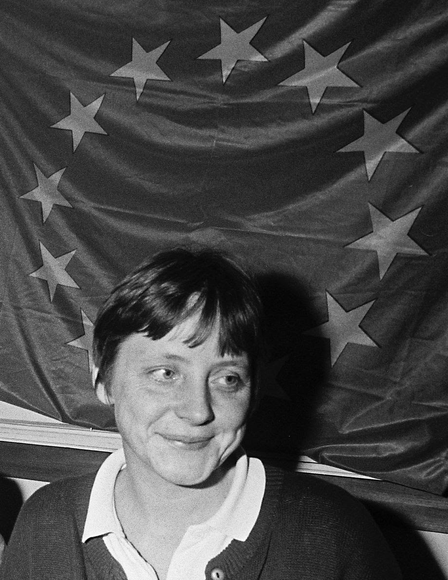 Merkel (damals Umweltministerin) + die hoch manipulativen Medien, die genau das labern, was die Grünen heute faseln. 😂 😂 
1995 wurde den Leuten suggeriert, man würde eine KATASTROPHE BIBLISCHEN AUSMAßES ERLEBEN! 

Aber, wir hüpfen immer noch um den Tannenbaum. 😂 😂