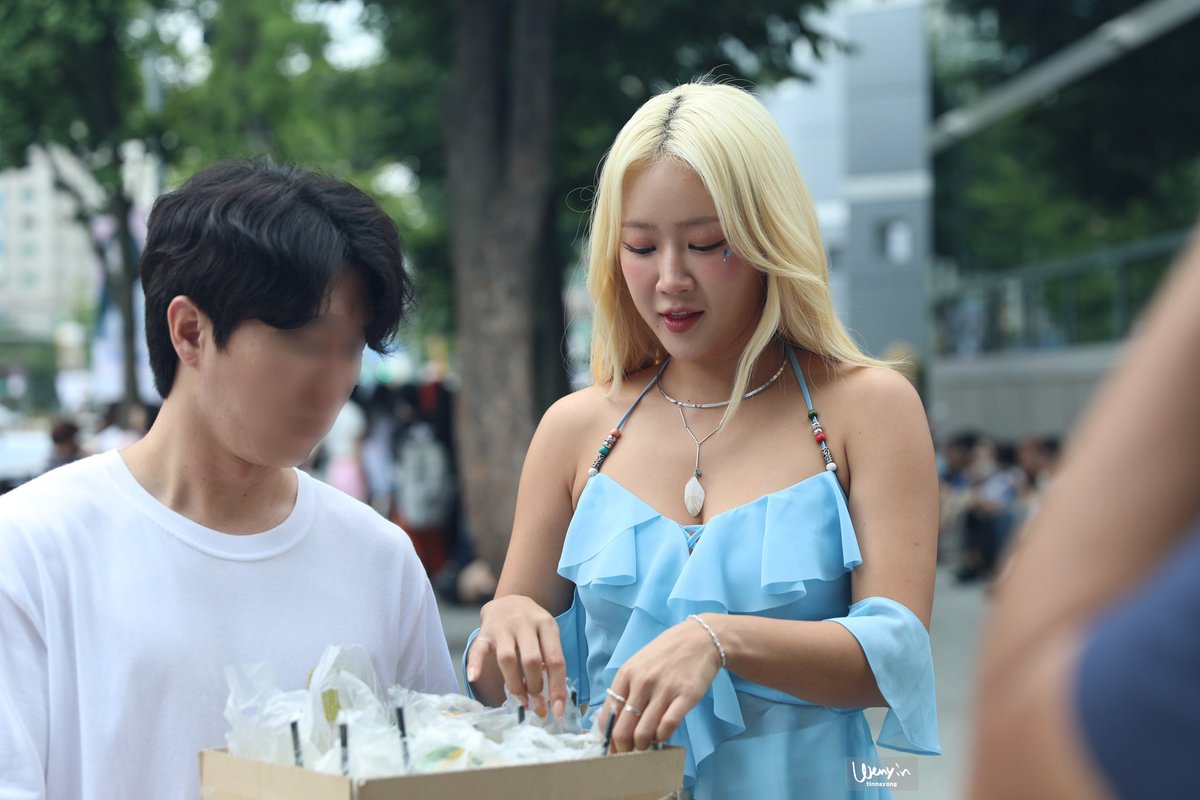 sistarbox's tweet image. 230806 #소유 #Soyou ALOHA막방 🌸☕️ 고생했어 잘 먹었어요 sistarbox.blogspot.com/2023/08/230806…