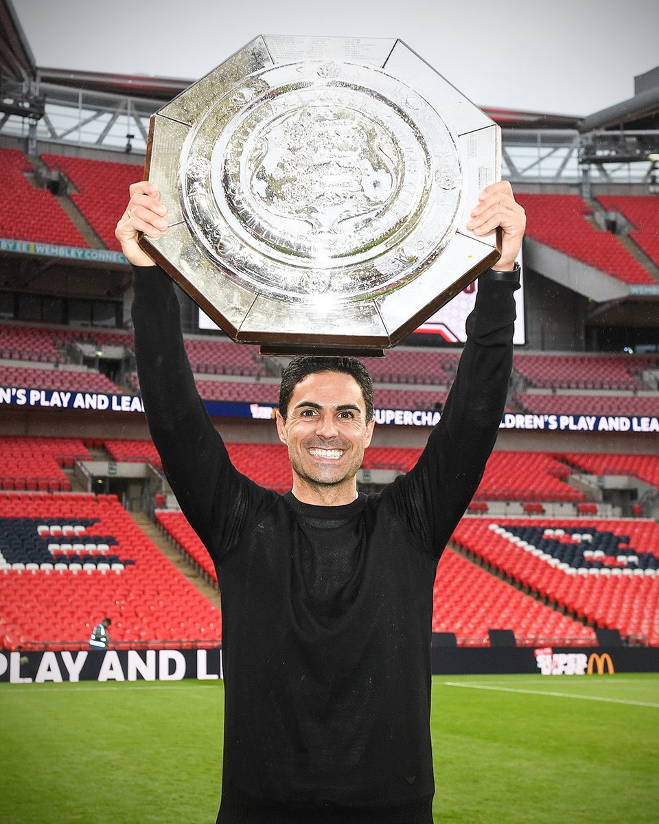 FabrizioRomano's tweet image. Arsenal beat Manchester City and win Community Shield! 🔴⚪️🏆

It’s second Community Shield and third trophy in total for Mikel Arteta since he joined Arsenal in 2019.

It’s Community Shield number 17 in Arsenal history.