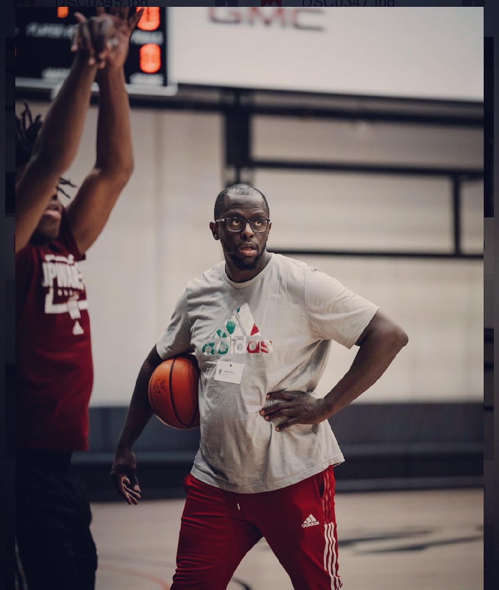 HoopsEdu's tweet image. While working on Form, a Forever Relationship was #formed to be able to make shots when it counts  @UStarsse 📸@marcvizionz #life #sports #bonds