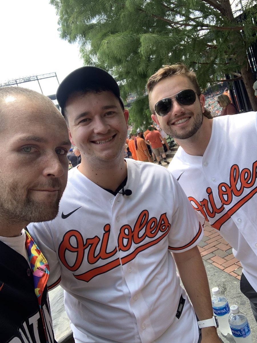 Met 2 Legends! 🐐 @CallingOurShot @LoganFromCOS #Orioles #CamdenYards