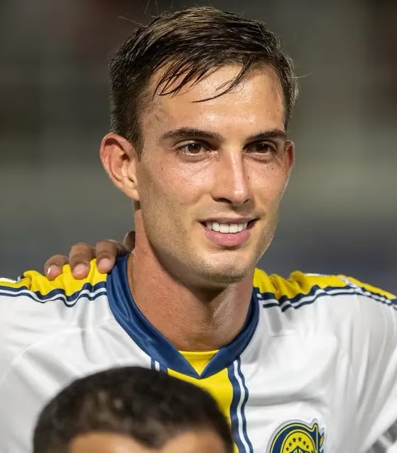 “Estábamos caminando por la costanera en Rosario con varios amigos , y había convención de otakus y todos decían: ‘mira que boludos estos, como van disfrazados, mira lo que hacen’.

En un primer momento me sume a ese pensamiento. ¿Pero por que? Porque es esto. Es el relato. Es lo