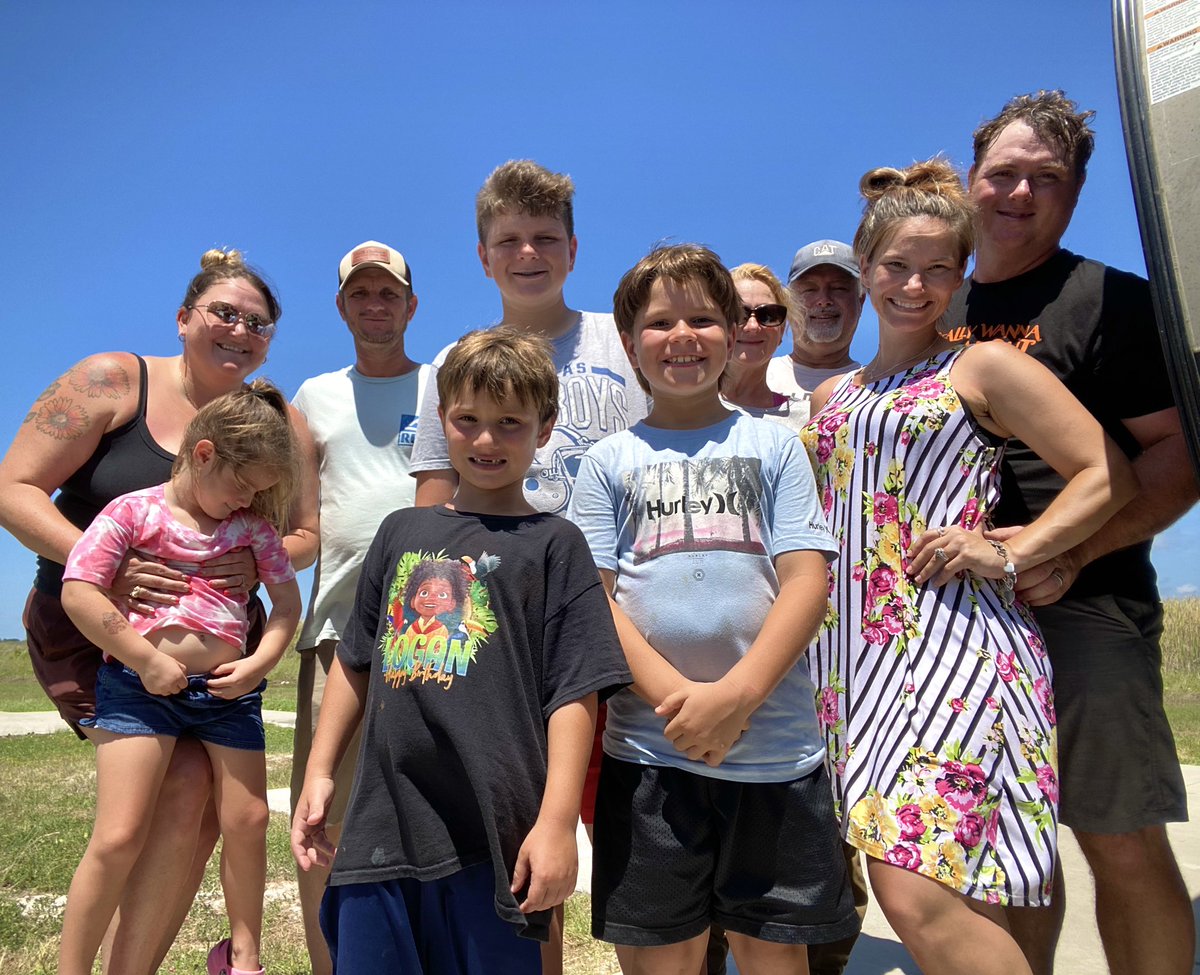 mrs_shoemake's tweet photo. Leaving our camping trip selfie featuring my children who are worn out and completely OVER taking pictures π #starselfie @NISDMichael https://t.co/iJANasDs0h