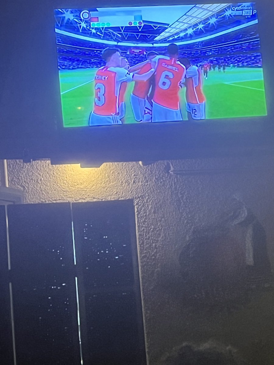 mags_con's tweet photo. Watching the Arsenal In Cyprus 🇨🇾and the whole restaurant just heard and saw me celebrate and do a lap of honour! 🤪❤️🤍 #Arsenal #CommunityShield 🙌🏼🙌🏼 https://t.co/uhIUAiDCUr