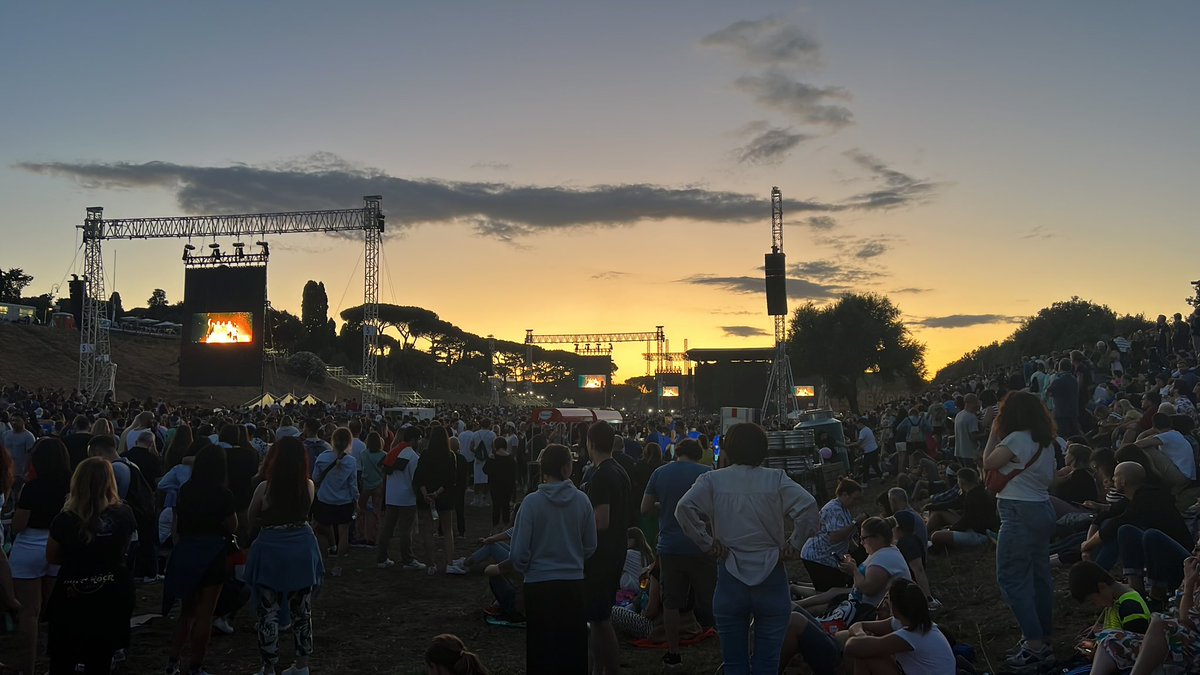 Chiarachichii's tweet photo. Devo ancora riprendermi dal concerto al Circo Massimo degli #ImagineDragons Spettacolo puro ❤️ https://t.co/3tJhnjq3oz