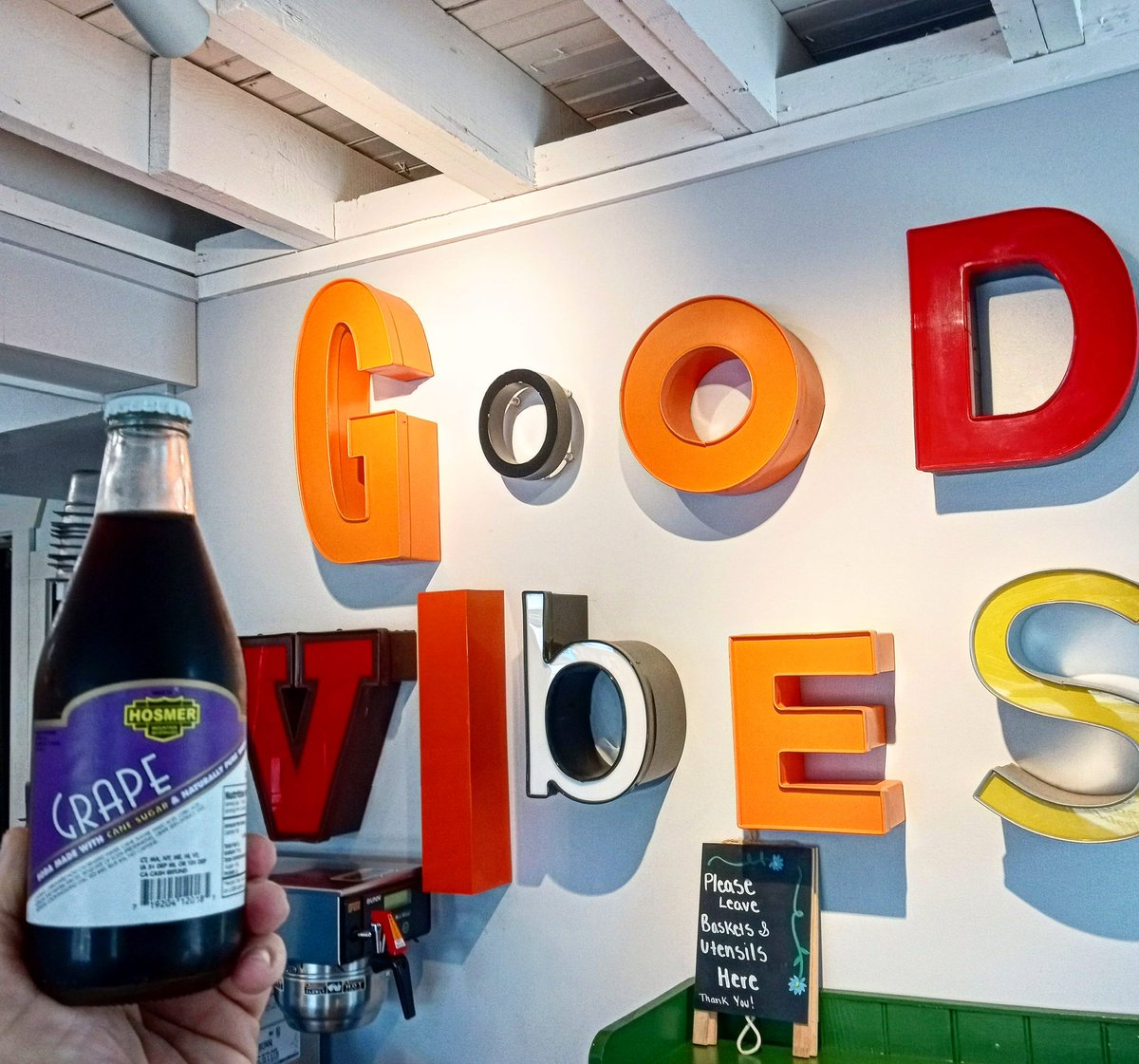 hhdistributing's tweet photo. Some @HosmerMountain Grape Soda always brings the "Good Vibes"!  Thank you Suto!  #craftsoda #grape #suto https://t.co/kt4nxwNXO0