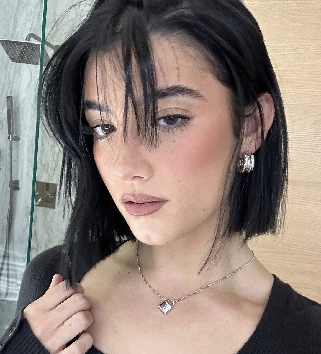 charlimitou's tweet photo. in love w her new hair! https://t.co/WqfphpNIDg