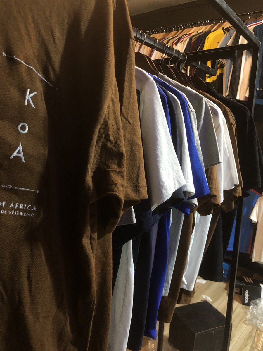 KsBorris's tweet photo. 👕 Nouvelle Collection de T-shirts "King Of Africa" 👑🌍
Découvrez notre gamme de t-shirts qui allie style, confort et fierté africaine !
🌿 Matériaux de qualité 100% africain pour un confort exceptionnel.
#ModeAfro #KingOfAfrica #TShirtsStylés #FiertéCulturelle #ConfortMode https://t.co/MxVjWMXAnE