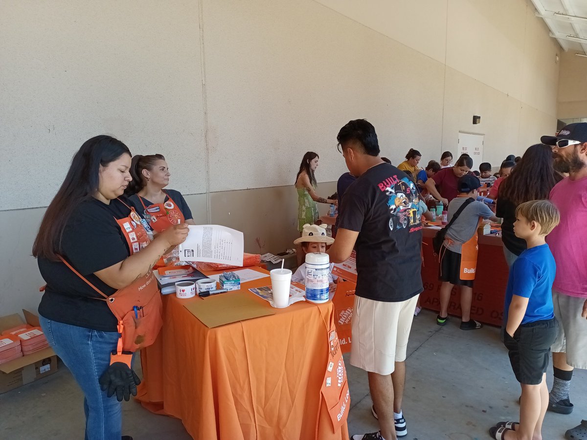 Erica76408629's tweet photo. 6946 had a great turnout. Kids workshop 2023. https://t.co/IW1gElc1Z8