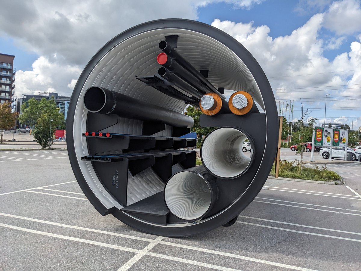 Marcusdstewart's tweet image. I'm just back from Stockholm. This is what they put under all their roads there. 

One big service pipe for everything. 

Fresh water, waste water, district heating, electricity, fiber internet. 

All accessible without ever digging up the roads again.