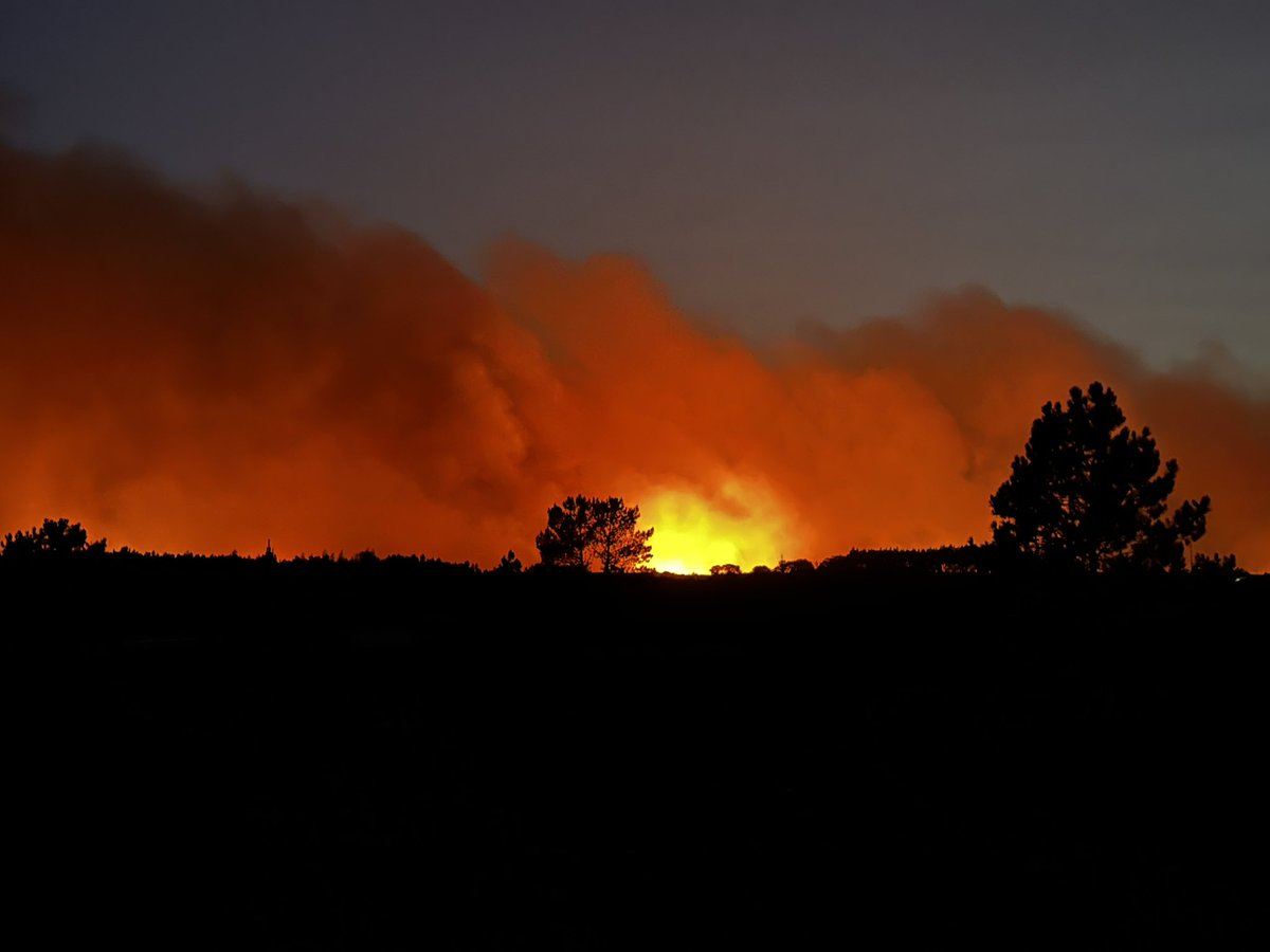 Customer_First_'s tweet image. #IROdemira Recorded in Relva Grande, S.Teotónio 21:25 06.08.2023. According to locals fire passed M501 in direction east. #fogo #Portugal #Wildfire #alentejo #odemira