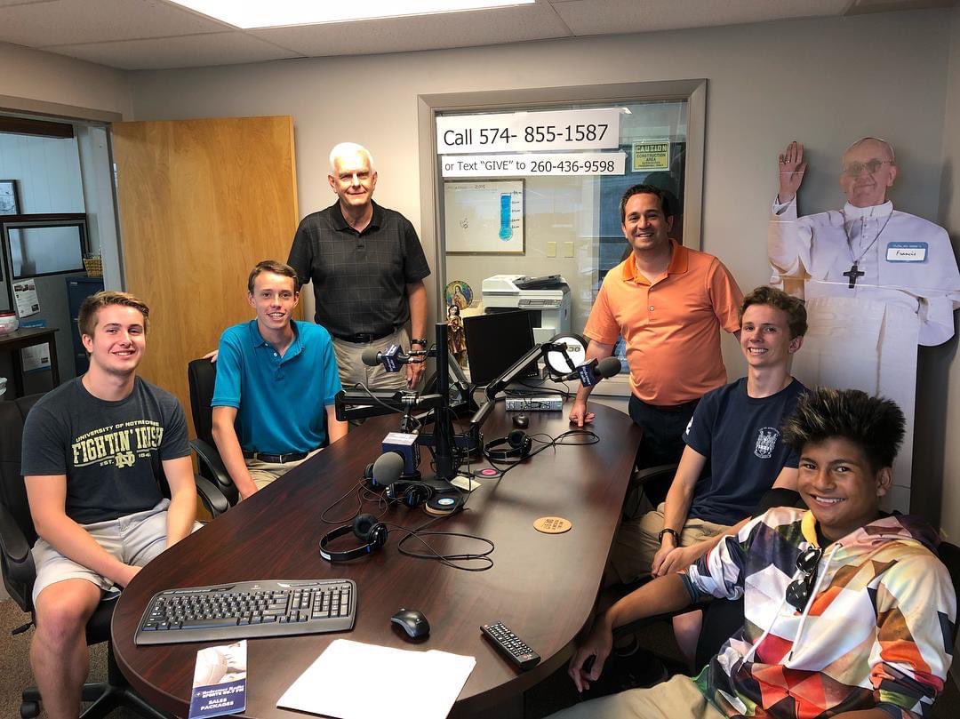 angdicarlo's tweet photo. 5 years ago today our intern program kicked off at Redeemer Radio.

So proud of our 1st group—now all grown up.

John Brach —> project management
Rue Desmarais —> U.S. Army 
Sam Mark —> video production
Jacob Morris —> sportscaster
Jeff Murphy —> Hollywood bound after the strike https://t.co/tD8LLPwPGA