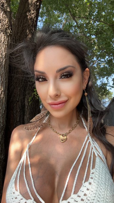 Sunday funday ❤️😘🦋🦋🦋 https://t.co/pXZ5EFBFUq<a href="/tag/positivemindset"class="tags"><span>#positivemindset</span></a>