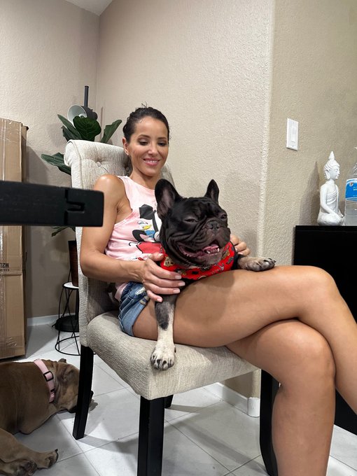 My new buddy Zeus! ❤️ https://t.co/8WPHJskbuG<a href="/tag/vegas"class="tags"><span>#vegas</span></a><a href="/tag/downtownvegas"class="tags"><span>#downtownvegas</span></a><a href="/tag/angeldark"class="tags"><span>#angeldark</span></a><a href="/tag/gregdoherty"class="tags"><span>#gregdoherty</span></a>