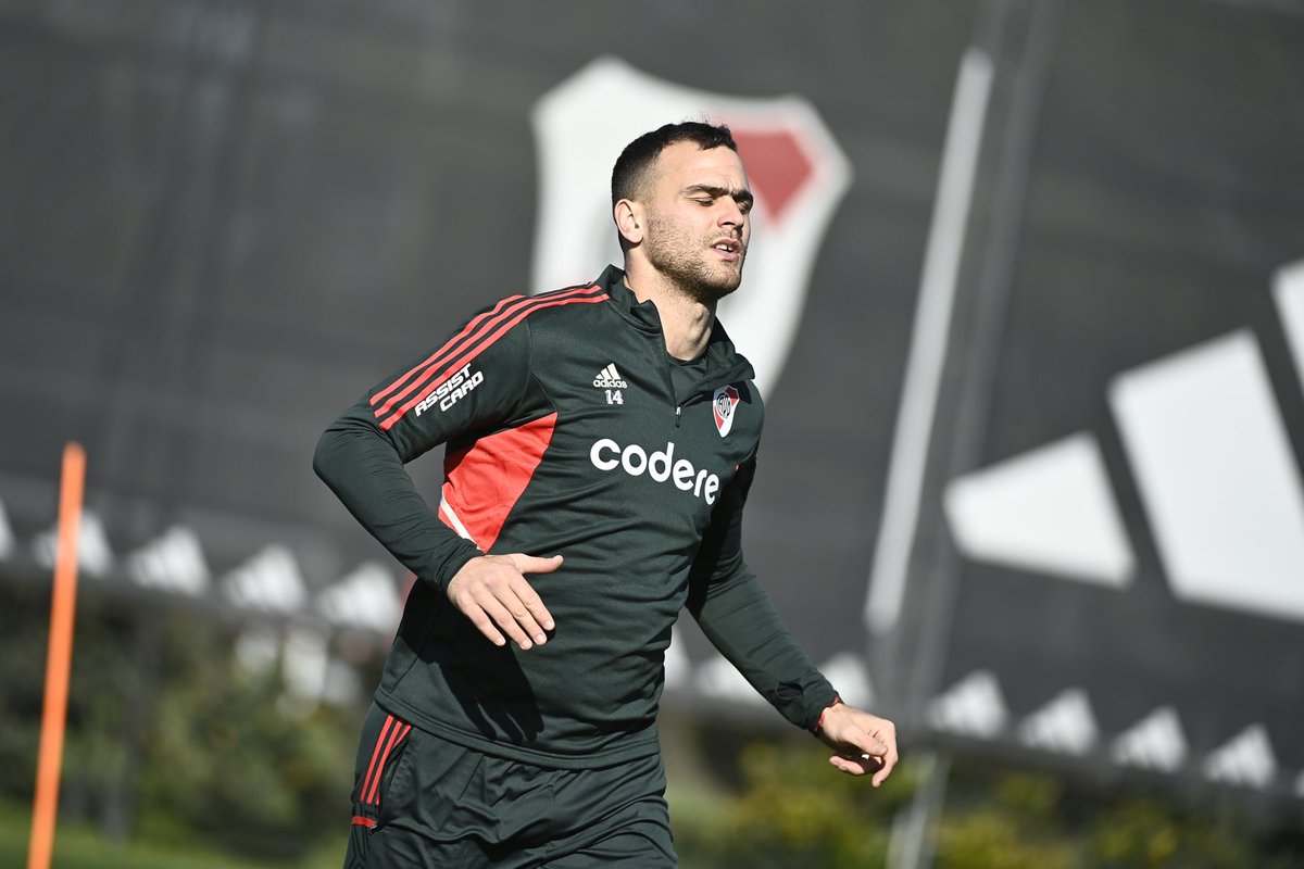 RiverPlate's tweet photo. 📍 Domingo de River Camp.
🔜🆚 Inter 🇧🇷

#VamosRiver ⚪️❤️⚪️ https://t.co/K9q4TTdLgd