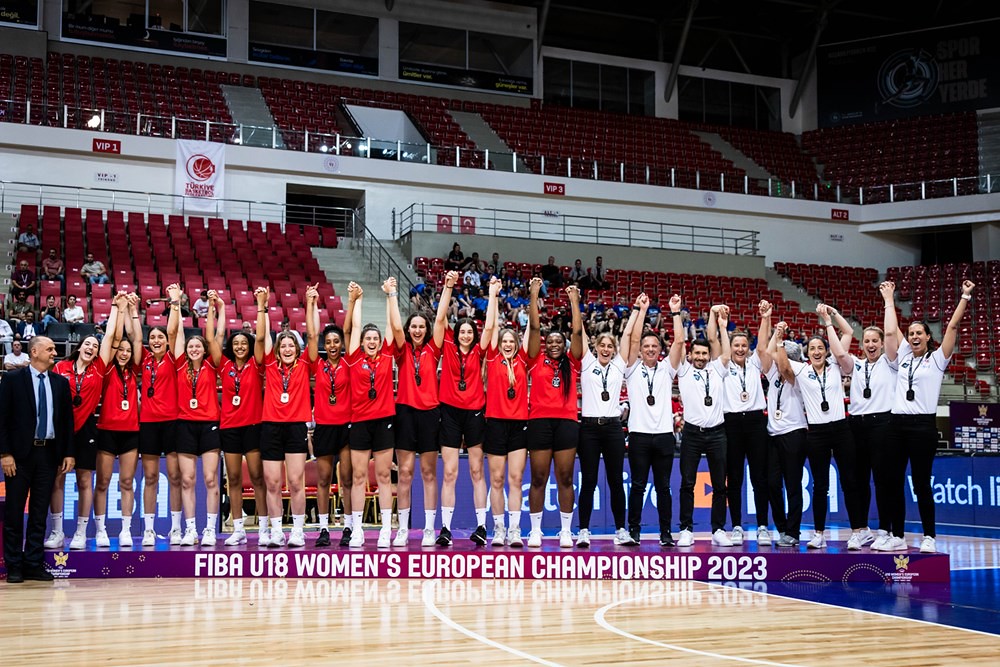 BaloncestoESP's tweet photo. El baloncesto FEMENINO 🇪🇸 no se baja del podio en el 2⃣0⃣2⃣3⃣

#SelFEM 🥈
#U20F 🥉
#U19F  🥈
#U18F 🥉

#SomosEquipo https://t.co/n78kSYHtOX