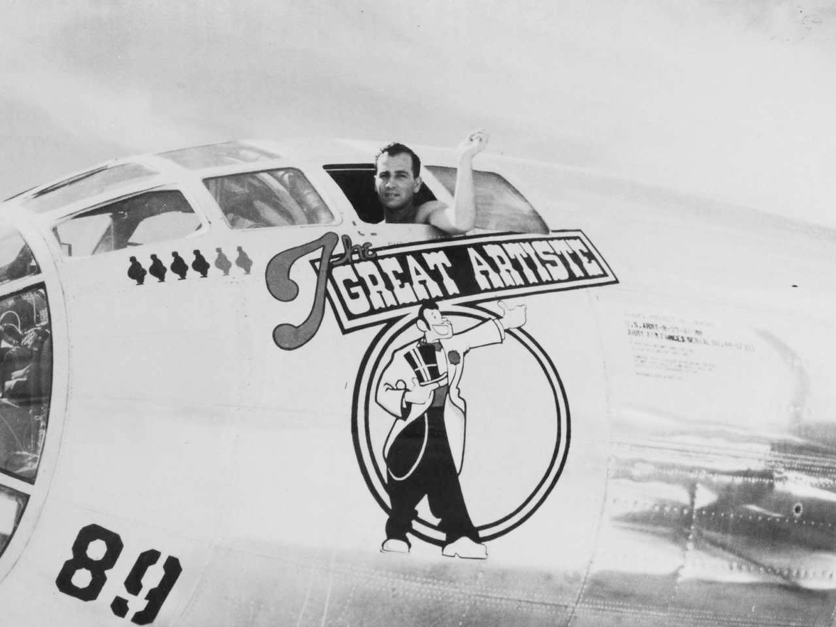 RealTimeWWII's tweet image. B-29 Superfortress bomber Enola Gay- named after pilot Colonel Paul Tibbets's mother- has taken off from Tinian island, carrying a nuclear bomb. She's followed by observer planes Necessary Evil &amp;amp; Great Artiste. Weather clear over primary target: Japanese city of Hiroshima.