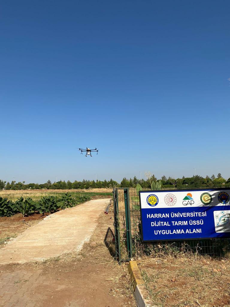 Tarım Reformu Genel Müdürlüğü TARIM TEKNOLOJİLERİ VE MEKANİZASYON DAİRE BAŞKANLIĞI'nın düzenlediği bir  eğitim kapsamında ziraat mühendisleri fakültemiz Dijital Tarım Üssü'nü ziyaret ederek bilgi aldılar.