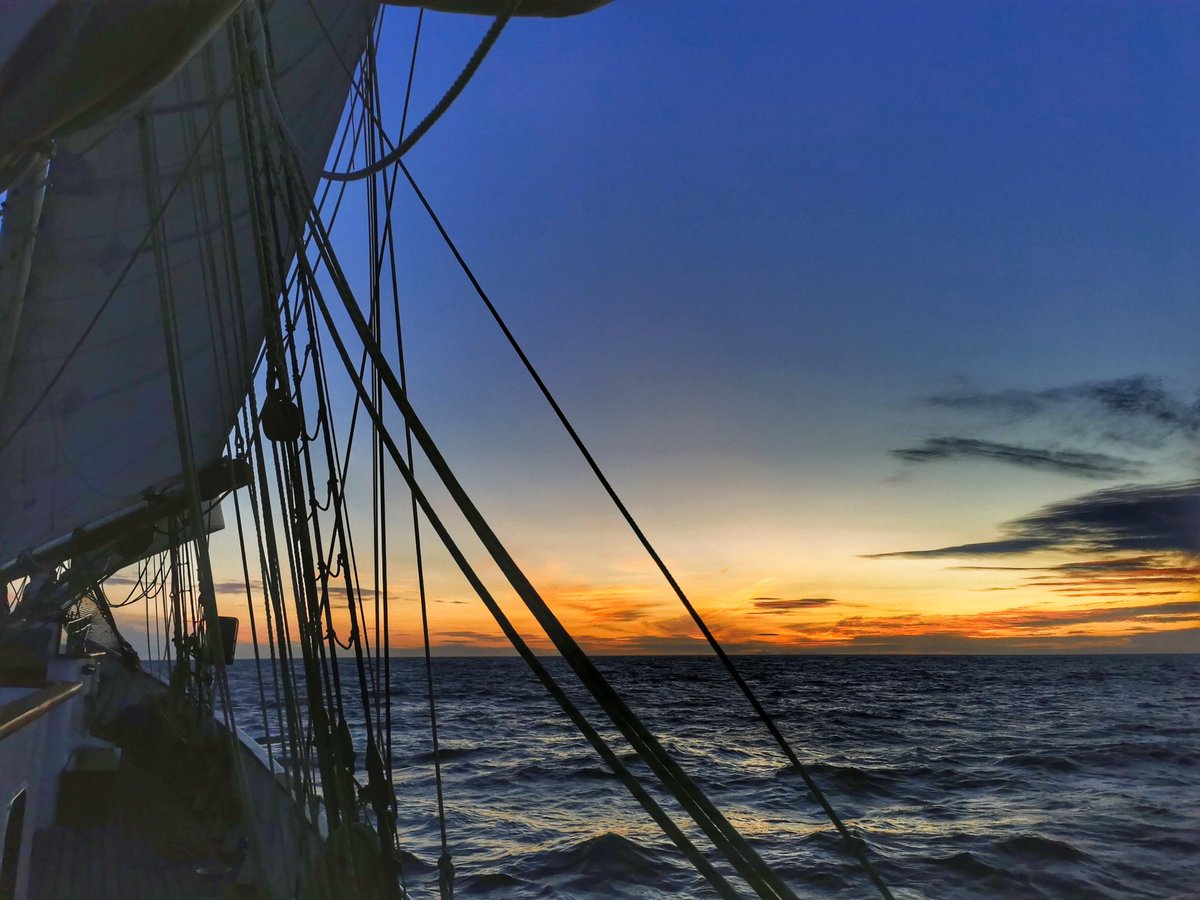 vickyinglis13's tweet photo. @kate_frankie A3. And we had some pretty phenomenal skies around sunrise + sunset out at sea too. #BlueClipper #PTTravel https://t.co/jGfS5rDJB7