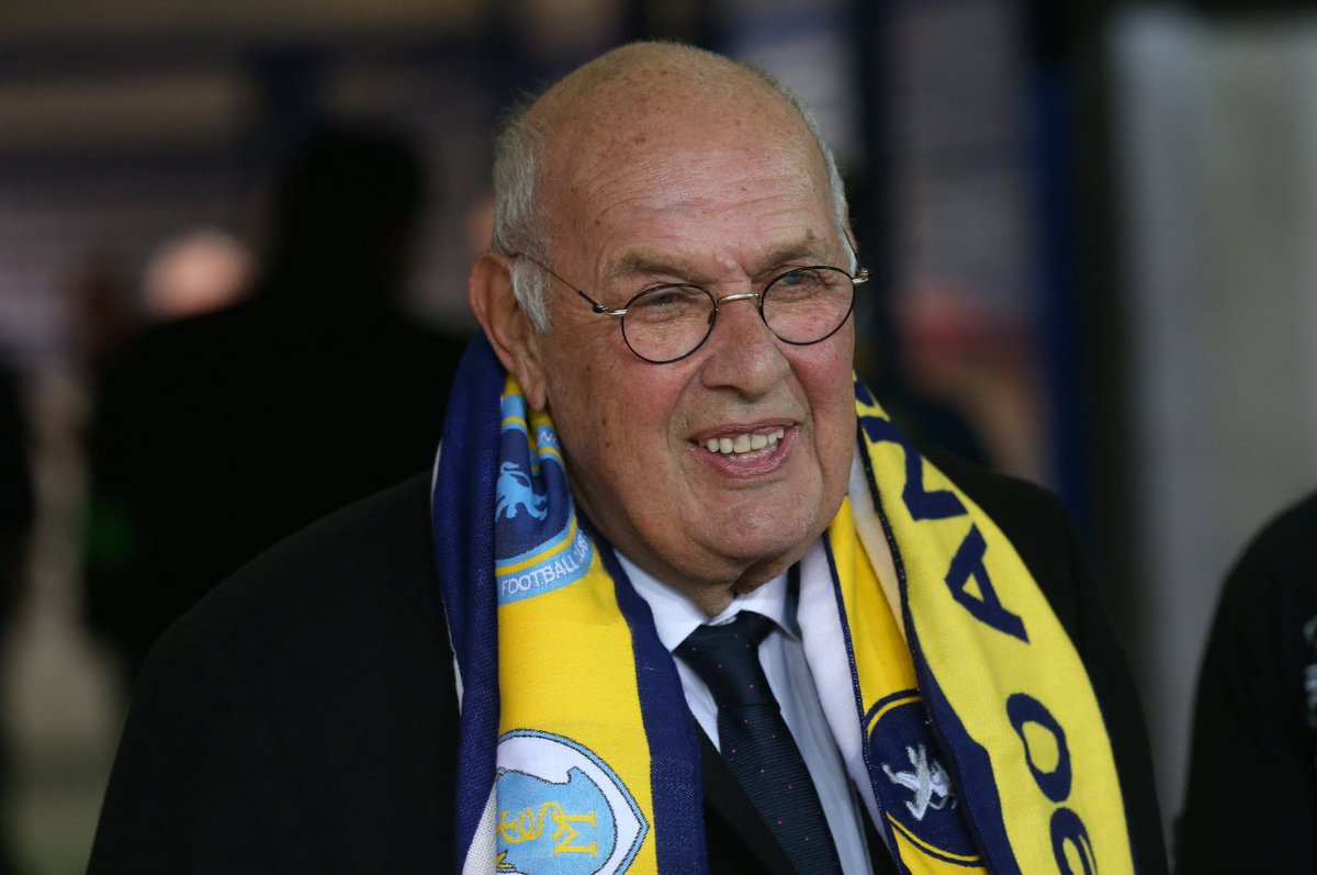 SochaRemS's tweet photo. Un Homme de presque 80ans se bat de toutes ses forces pour sauvé un club dont il a été président où même le restructuré si il descend en N3. 

Il n'est pas née à en Franche Comté, l'a présidé pendant 9ans.

Merci M. Plessis ! 💛💙 https://t.co/fLsVXbVZzA