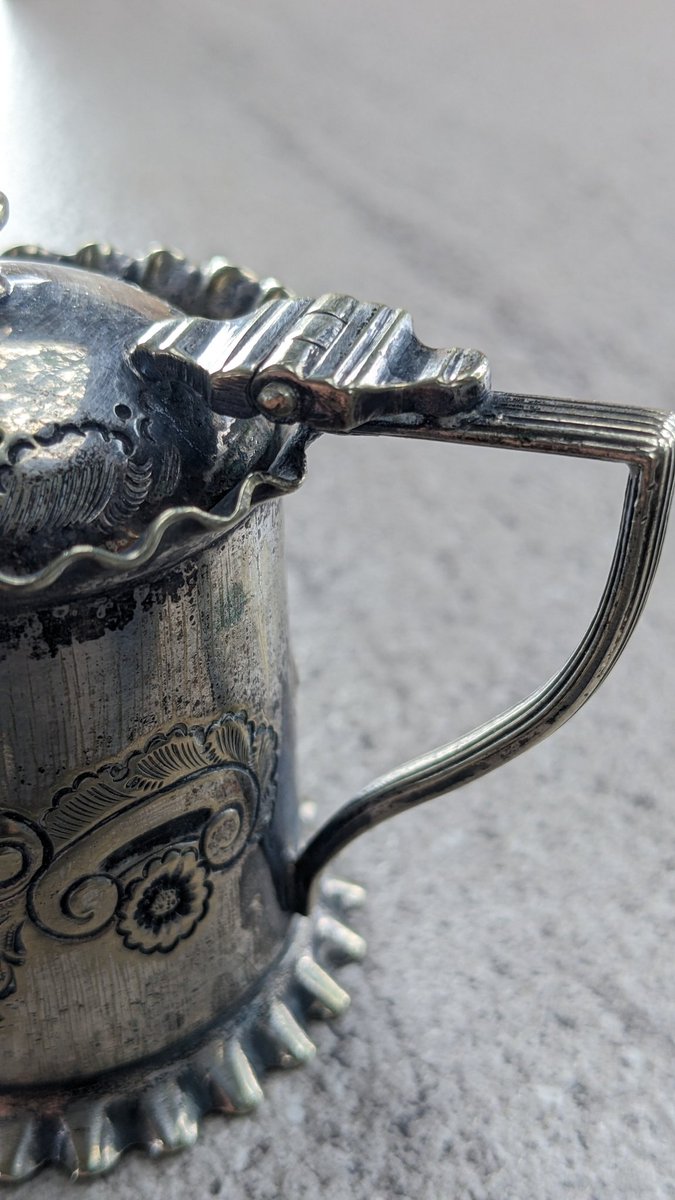 smeerlingantiek's tweet photo. Videgrenier vondst van vandaag.
#mosterd potje met glazen binnen pot. https://t.co/iK3nB2rJoV