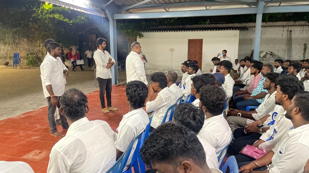 BussyAnand's tweet photo. தளபதி @actorvijay அவர்களின் சொல்லுக்கிணங்க, 

• #சென்னை பனையூரில் உள்ள அகில இந்திய தலைமை தளபதி விஜய் மக்கள் இயக்க @TVMIoffl அலுவலகத்தில்,

#திருப்பத்தூர் மாவட்ட மாணவரணி தலைமை மற்றும் #திருப்பூர்வடக்கு மாவட்ட தொண்டரணி தலைமை தளபதி விஜய் மக்கள் இயக்க ஆலோசனை கூட்டம் இன்று நடைபெற்றது.!

@Jagadishbliss @RIAZtheboss 

#ThalapathyVijayMakkalIyakkham #TVMI #TVMITirupathur #TVMITiruppur #LEO