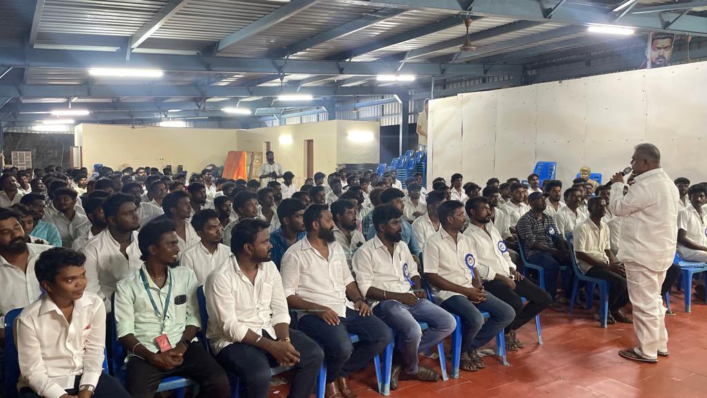 BussyAnand's tweet photo. தளபதி @actorvijay அவர்களின் சொல்லுக்கிணங்க, 

• #சென்னை பனையூரில் உள்ள அகில இந்திய தலைமை தளபதி விஜய் மக்கள் இயக்க @TVMIoffl அலுவலகத்தில்,

#திருப்பத்தூர் மாவட்ட மாணவரணி தலைமை மற்றும் #திருப்பூர்வடக்கு மாவட்ட தொண்டரணி தலைமை தளபதி விஜய் மக்கள் இயக்க ஆலோசனை கூட்டம் இன்று நடைபெற்றது.!

@Jagadishbliss @RIAZtheboss 

#ThalapathyVijayMakkalIyakkham #TVMI #TVMITirupathur #TVMITiruppur #LEO