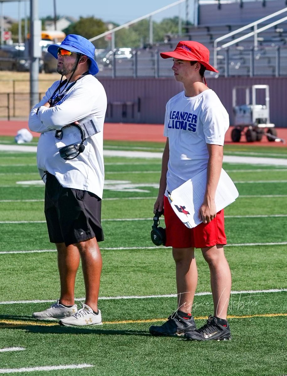 Proud of this guy! Grateful to the @LLionsFootball coaches for the opportunity. Let’s go PURYEAR! 
#footballmanager #equipmentmanager #highschoolfootball #lionsfootball #leanderlions #highschoolfootball #coaching #Training #coaches