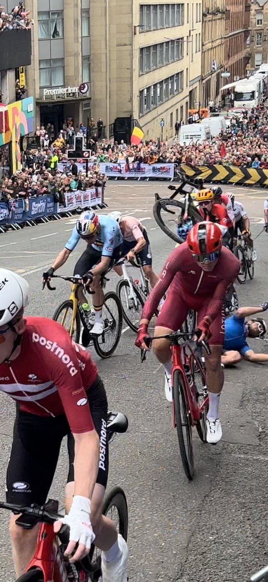 mpdouglas's tweet image. Matteo Trenton’s flying bike did its best to deny @mathieuvdpoel and @WoutvanAert their podium places today at the #UCIWorldChampionships road race