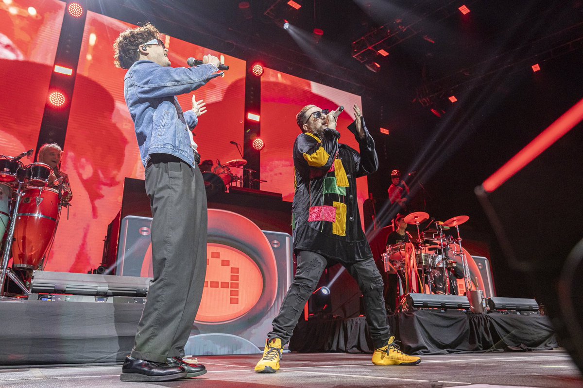 Todavía no caemos en todo lo increíble que vivimos ayer en el Movistar Arena🥹🫶🏻 Gracias infinitas por esta noche inolvidable!