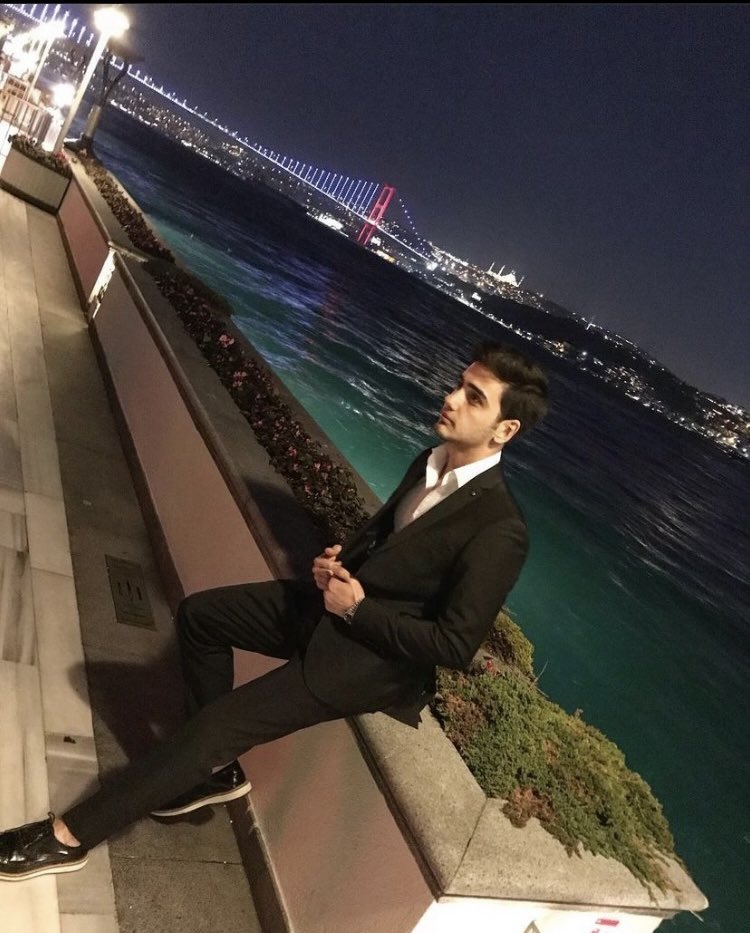 SemaGle04824315's tweet photo. #mustafabatuhangüleç 
#Hatay
#KAYIP  
#kayipcanlarimiznerede https://t.co/CuXCQdXcz3