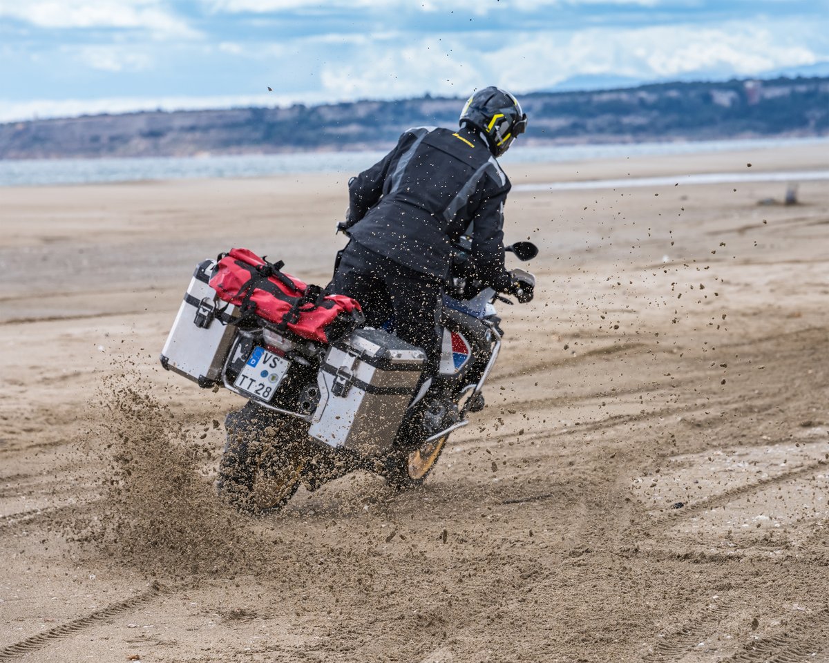 TOURATECH's tweet photo. 🎤You spin me right 'round, baby, right 'round Like a record, baby, right 'round, 'round, 'round. 🎶 😂 Hearing this while drifting in the sand? We're into it. 😅 🙏 @bmwmotorradde
#touratech #madeforadventure #drift #sand #rightround #bmwgs #bmw #france https://t.co/PpwTKeGUg6