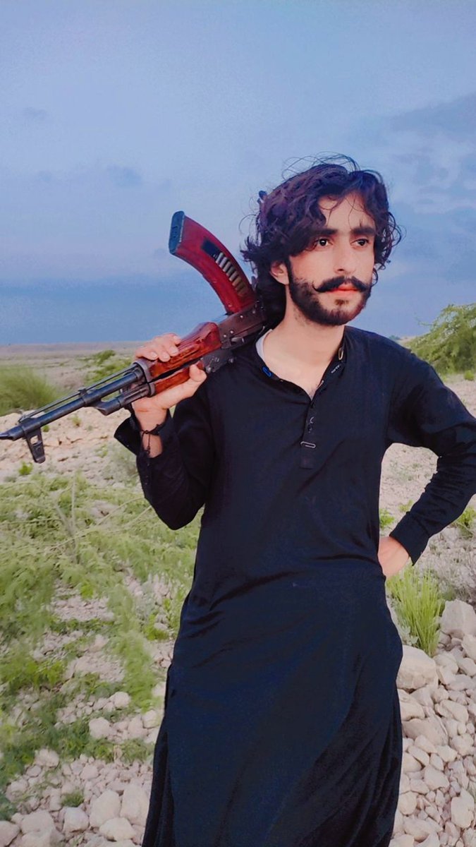 VeerBugti68's tweet photo. اے گنوخاں تو جَن ایشاں قیدی مخن!!! 🇩🇯
قید لاف ءَ دِہ اے سنگھراں گوں مڑاں.✌️💙💚❤️          
                        سعید🔏 https://t.co/CWdYv9BshA