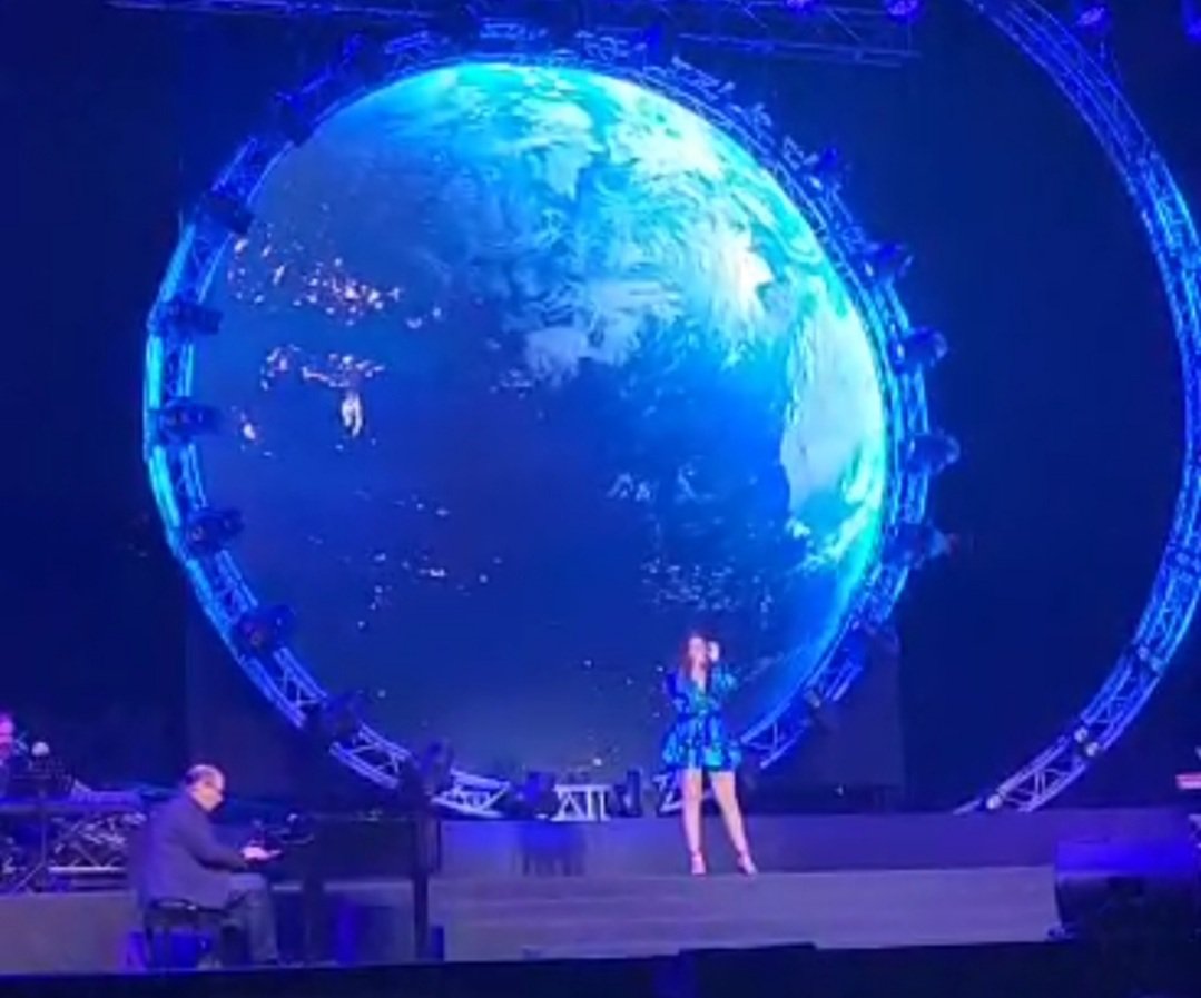 ليل ٥ اَب في جبيل فاجاُنا الثنائي الفني الكبير المؤلف من الفنانة العالمية <a href="/hibatawaji/">Hiba Tawaji</a>  والمؤلف الموسيقي المبدع  <a href="/OussamaRahbani/">Oussama Rahbani</a>  في حفل استعراضي أسطوري مبهر بمواد غنائية منوعة عصرية شبابية ، وبمشهديّة ومؤثرات بصريّة من غرافيكس واضاءة رائعة . شكراً هبه واسامه لابداعكما اللامتناهي