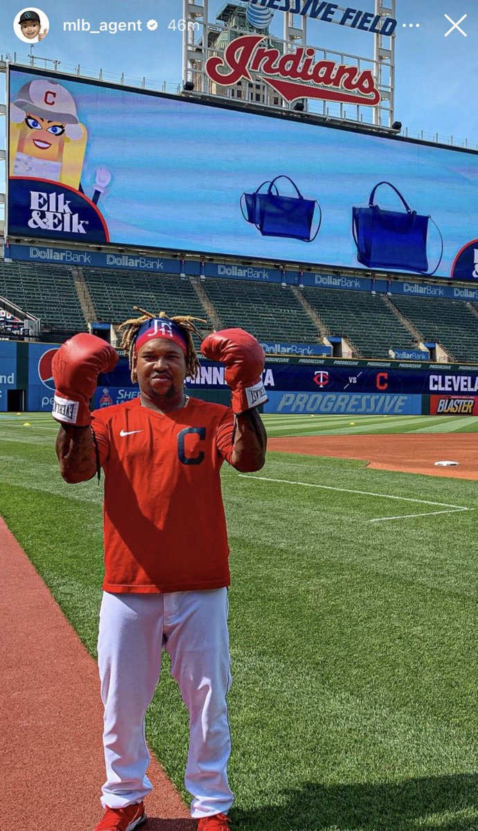 BleacherReport's tweet image. José Ramírez&apos;s agent posted this 😂🥊

(h/t mlb_agent/IG, via @CleGuardians)