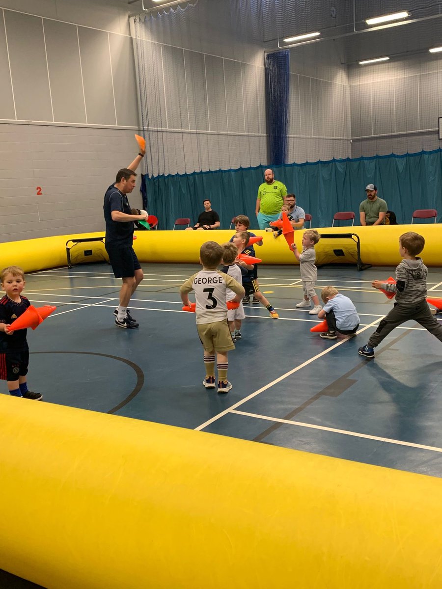 MarkWil_FFF's tweet photo. 👀 DO YOU SEE CONES &amp; HOOPS? I see Motorbike handlebars, Car &amp; Bus steering wheels!

The children could also see this too at this morning’s Tots Football Fun sessions at Desborough Leisure Centre with the @FballFunFactory 

Great imagination racing round the inflatable pitch. https://t.co/qqTCf6l5jM