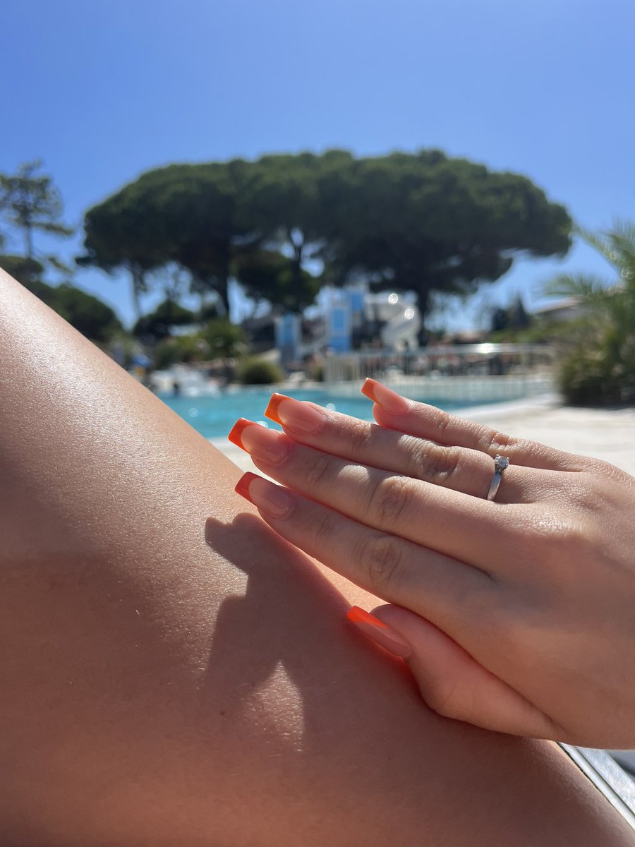 emmahrltt's tweet photo. 1 semaine je les ai mes bb https://t.co/veRLTCSxXZ