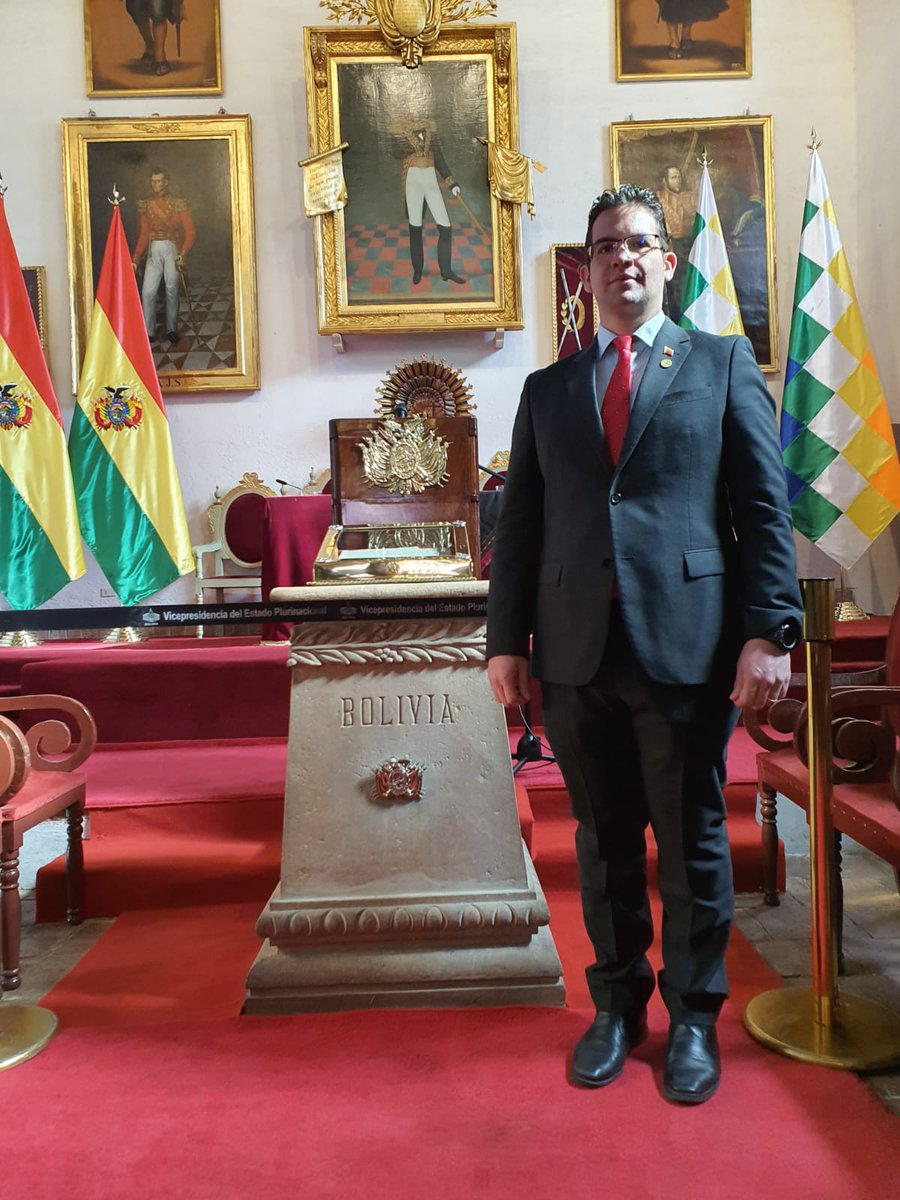 Emb. en Bolivia (@embavebolivia) on Twitter photo 🇻🇪🤝🏼🇧🇴 El embajador <a href="/soyCesarTrompiz/">CesarTrompiz</a> asiste a los actos conmemorativos de los 198 años de la Independencia de Bolivia en la ciudad de Sucre, Chuquisaca en compañía de autoridades nacionales y departamentales ¡Jallalla el Estado Plurinacional de Bolivia! <a href="/NicolasMaduro/">Nicolás Maduro</a> <a href="/yvangil/">Yvan Gil</a> 🇻🇪🤝🏼🇧🇴 El embajador <a href="/soyCesarTrompiz/">CesarTrompiz</a> asiste a los actos conmemorativos de los 198 años de la Independencia de Bolivia en la ciudad de Sucre, Chuquisaca en compañía de autoridades nacionales y departamentales ¡Jallalla el Estado Plurinacional de Bolivia! <a href="/NicolasMaduro/">Nicolás Maduro</a> <a href="/yvangil/">Yvan Gil</a>