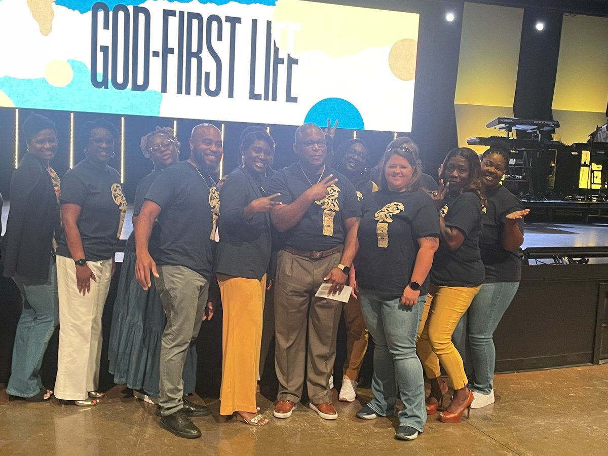 Dr_Douglas_CGHS's tweet image. Thank you to Turning Point Church for blessing Eagle’s Landing Middle School students, staff and community. I love the partnership and love! #EagleStrong