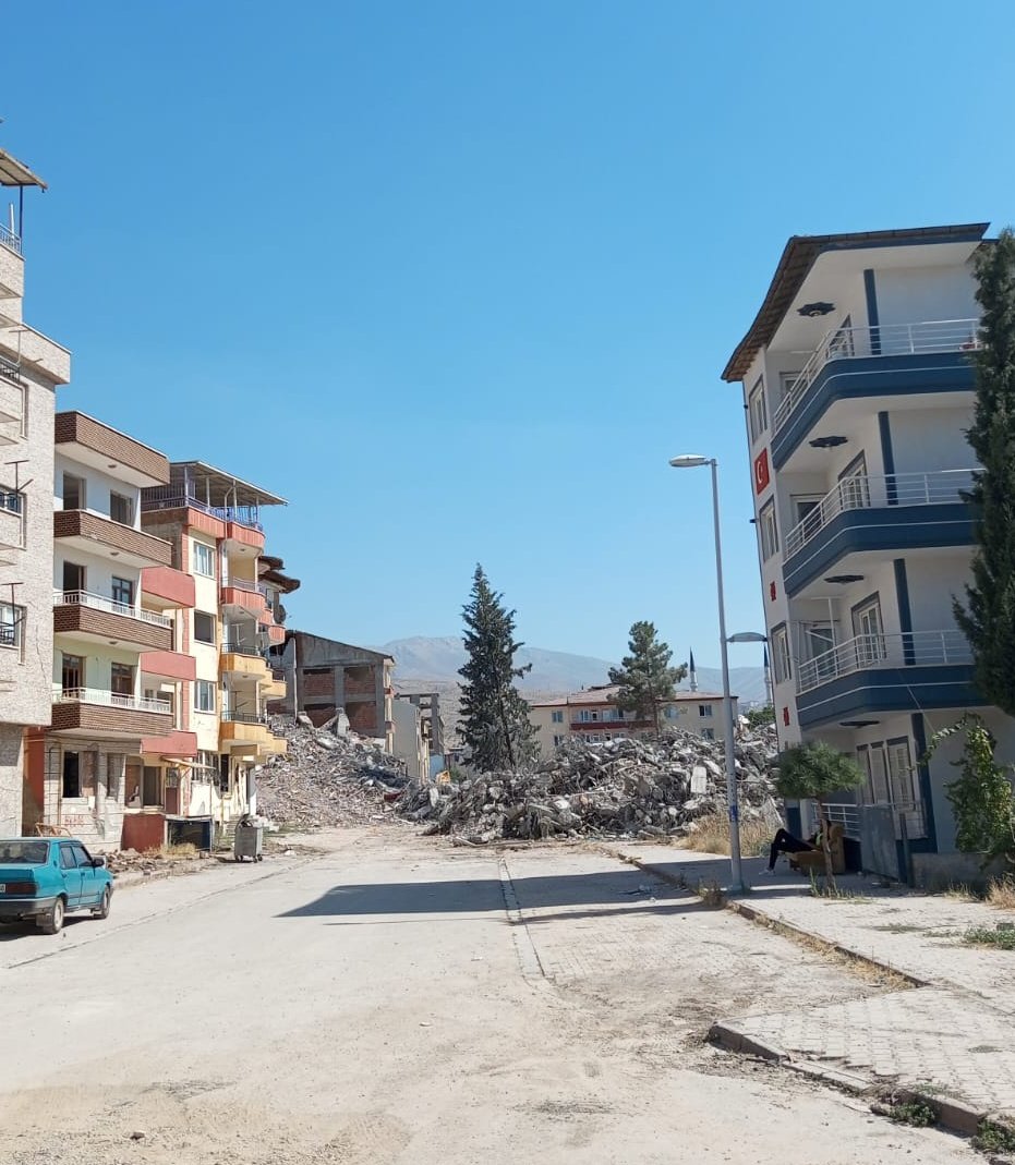 Nerden nereye çocukluğunun geçtiği sokak şimdi bir hiçten ibaret