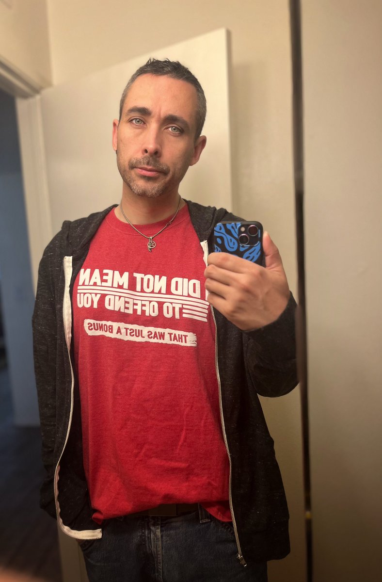 Vibrianium's tweet image. Todays fit. (Is that how they say it? Idk it’s giving off real fboy vibes though) 
.
#readyfortheday #gamer #gamerguy #fit #todaysoutfit