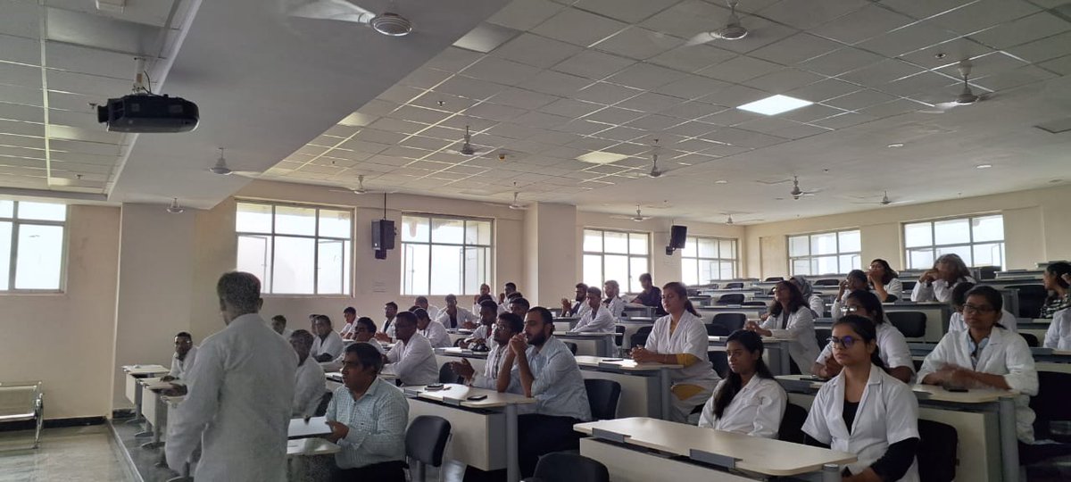 आज, तारीख 06 अगस्त को, पलामू जिले के मेडिनिराई मेडिकल कॉलेज में डॉ. हरीश कुमार बोहरा जी (राष्ट्रीय संपर्क प्रमुख) का स्वागत हुआ। सुबह 9 बजे डॉ. अनूप कुमार जी, डॉ. प्रमोद जी, डॉ. महेश शर्मा जी, डॉ. जितेंदर ने उनसे विभिन्न मुद्दों पर चर्चा की। #NMO #चर्चा #समर्थन <a href="/NMOjharkhand/">National Medicos Organisation - JHARKHAND</a>