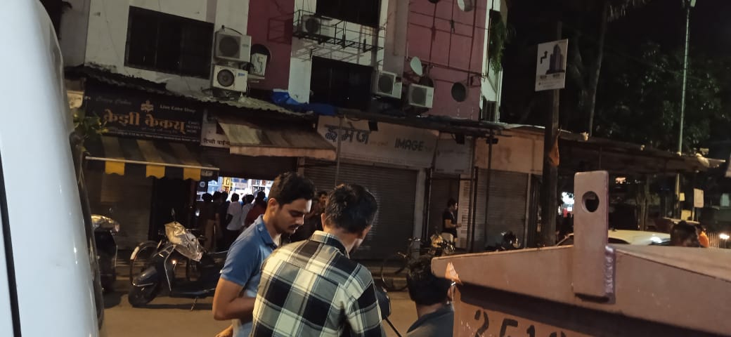 ThakurComplexRA's tweet photo. midnight 11:30 today  tipsy wine shop in thakur complex still running in full swing no strict action taken against wine shop on several complaint,citizens are suffering a lot because of drunken people on road which is a routine sight now @CPMumbaiPolice @valsanair @BhatkhalkarA https://t.co/TTzuiyL5ps