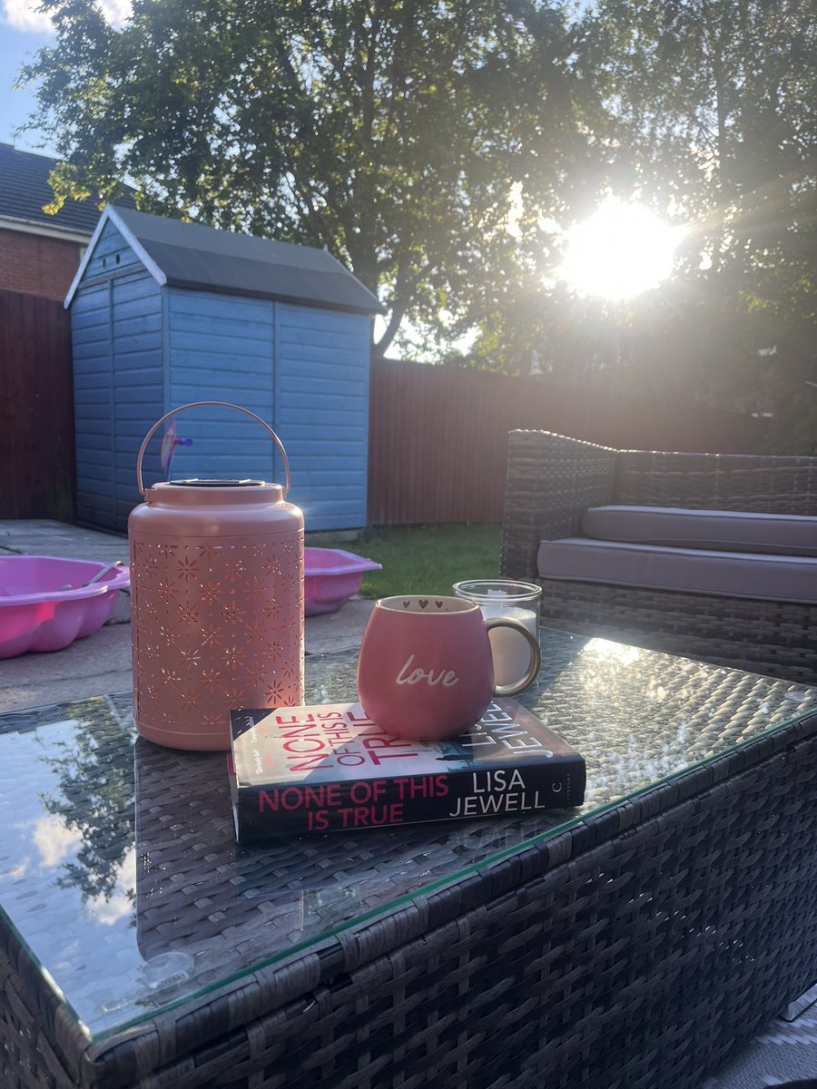 This is how I’m ending my weekend. Staying here with my hot chocolate reading @lisajewelluk  #noneofthisistrue until the sun goes down and I get too cold!