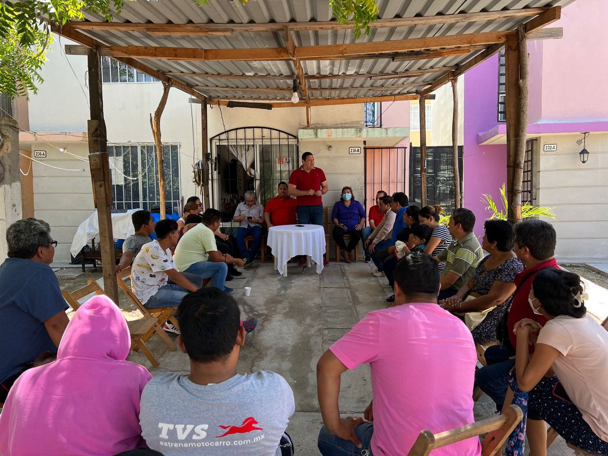 rubenzuarth's tweet photo. Saludos desde #RealdelBosque en este domingo de chamba y brigadeo del #FrenteAmplioPorMéxico en #TuxtlaGTZ participando en este ejercicio democrático, agradezco a @OscarGOchoa
su compromiso con el partido. https://t.co/3eRytLfsG1